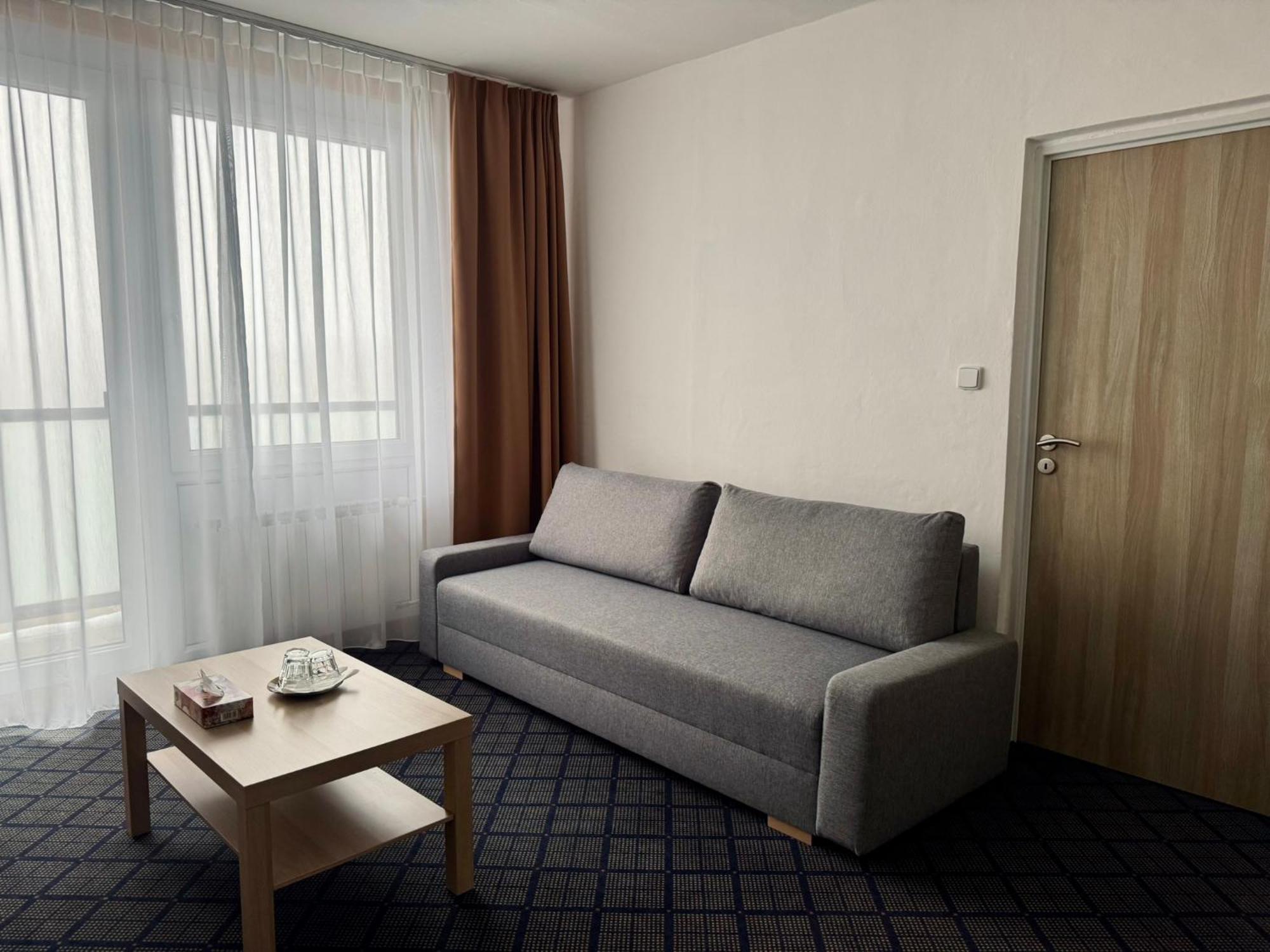 Patria Hotel Trutnov Exterior foto